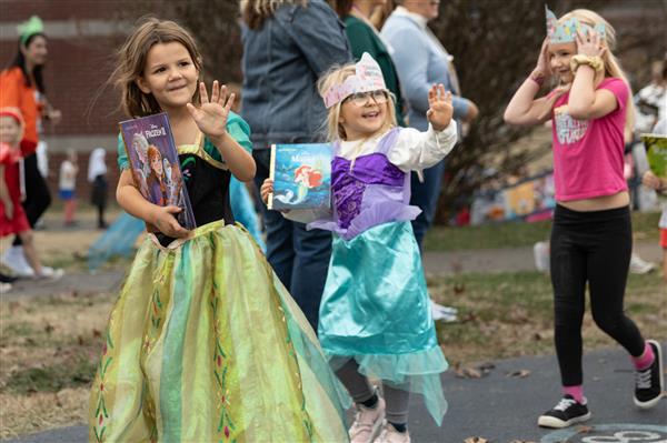 students dressed as princesses